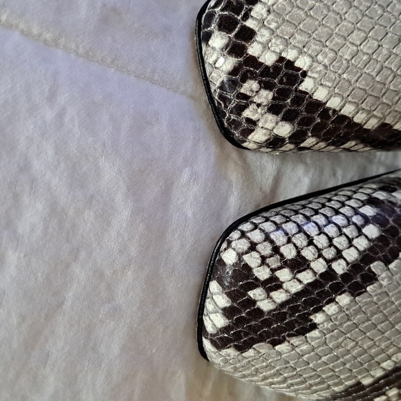 M Gemi snakeskin ballet flats w/ squared off toe 39 (8.5) - Picture 3 of 12